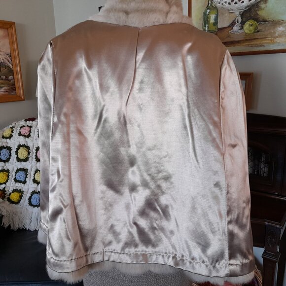 Vintage Plush Faux Fur Cape Thick Plush Warm Winter Glamourous Luxurious Formal - Picture 14 of 16